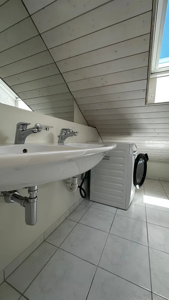 Grosse/Loft (offene) 1.5-Zimmer-Dachwohnung Nähe Triemli zu vermieten – Foto 9 von 12