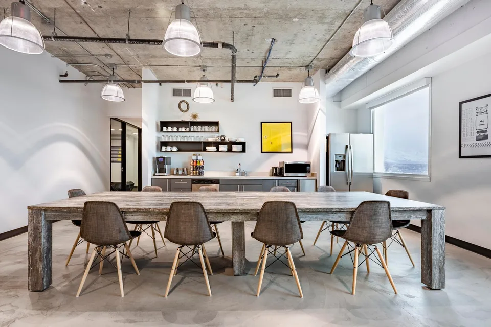 Eigener Schreibtisch in Regus Spoom Kriens