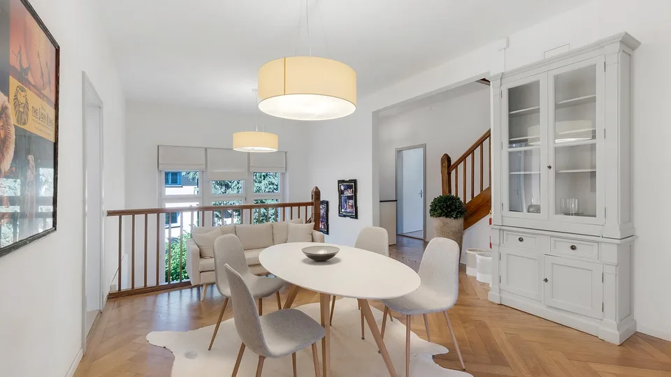 Villa de bureaux représentative avec caractère et jardin!