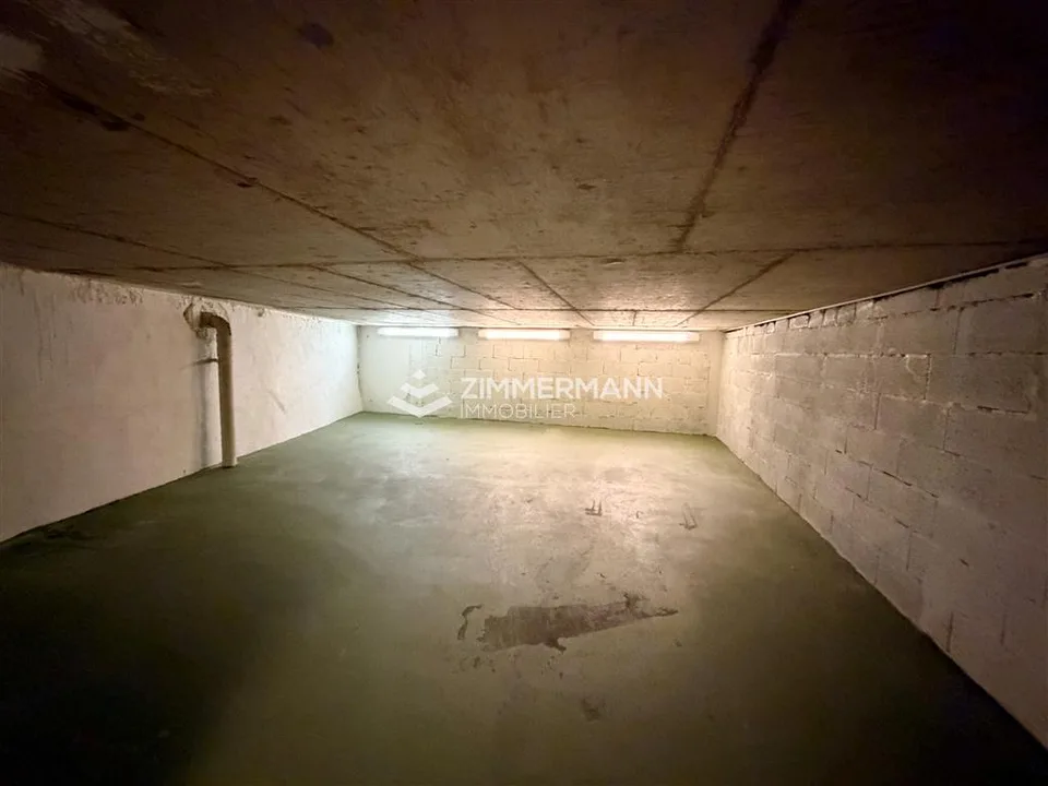 Lokale Lagerhalle,62