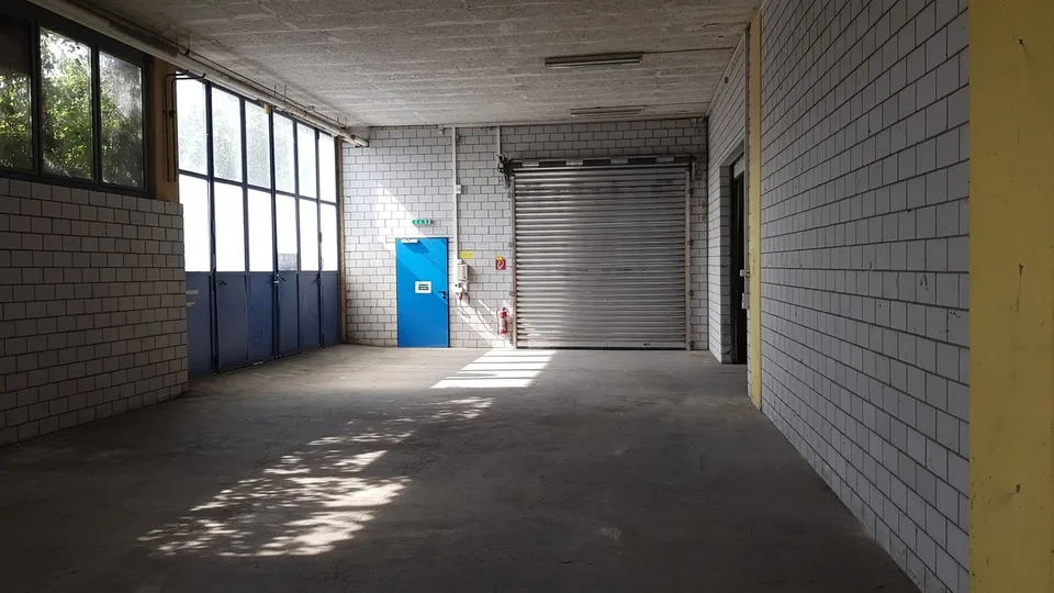 In una buona posizione commerciale di fronte all'ex edificio Jemoli. – foto 9 di 10