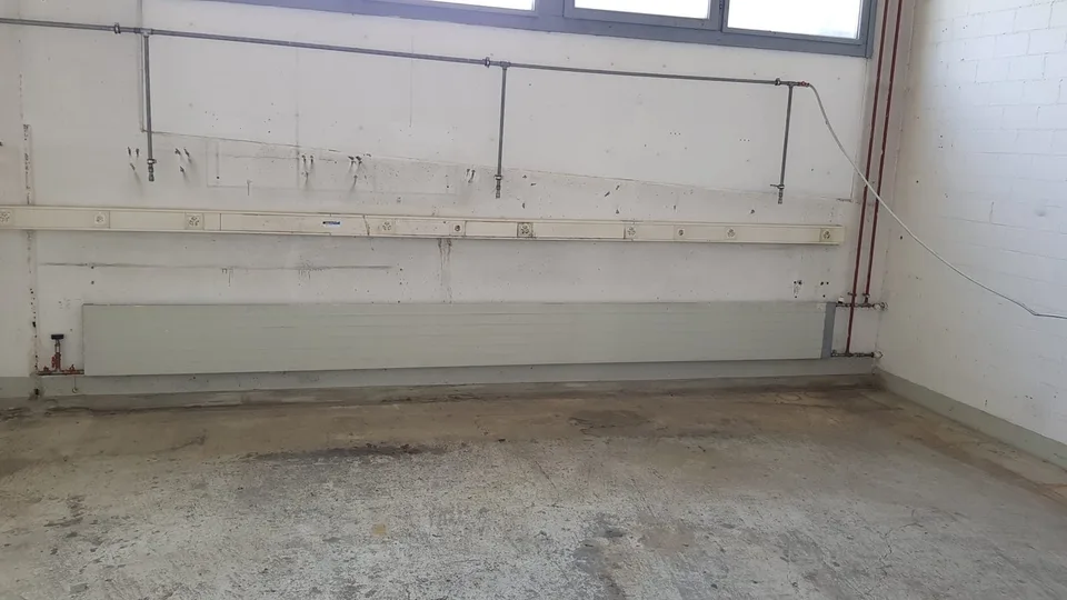 In una buona posizione commerciale di fronte all'ex edificio Jemoli.