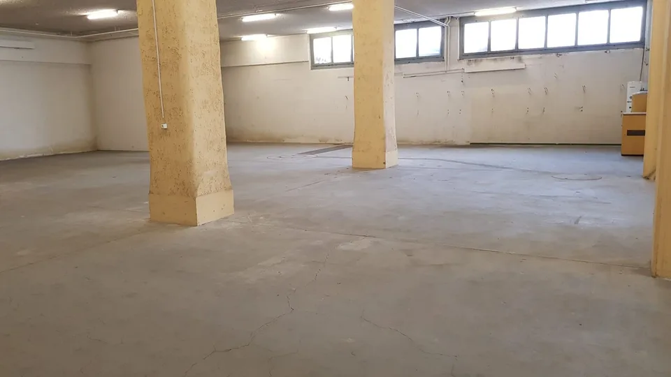 In una buona posizione commerciale di fronte all'ex edificio Jemoli. – foto 8 di 10