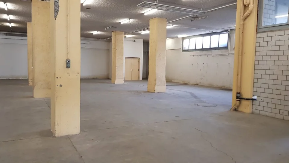 In una buona posizione commerciale di fronte all'ex edificio Jemoli. – foto 10 di 10