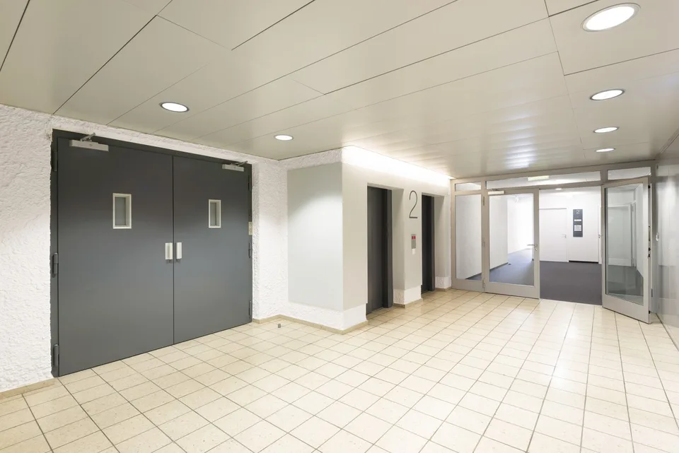 Collegamento perfetto alla rete di trasporto pubblico e stradale: 166 m2 di spazio per uffici