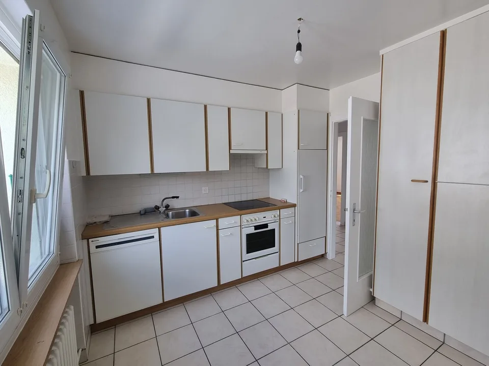 Helles 4-Zimmer-Wohnung mit Seeblick in Milvignes