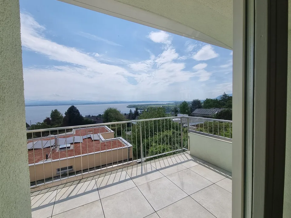 Helles 4-Zimmer-Wohnung mit Seeblick in Milvignes
