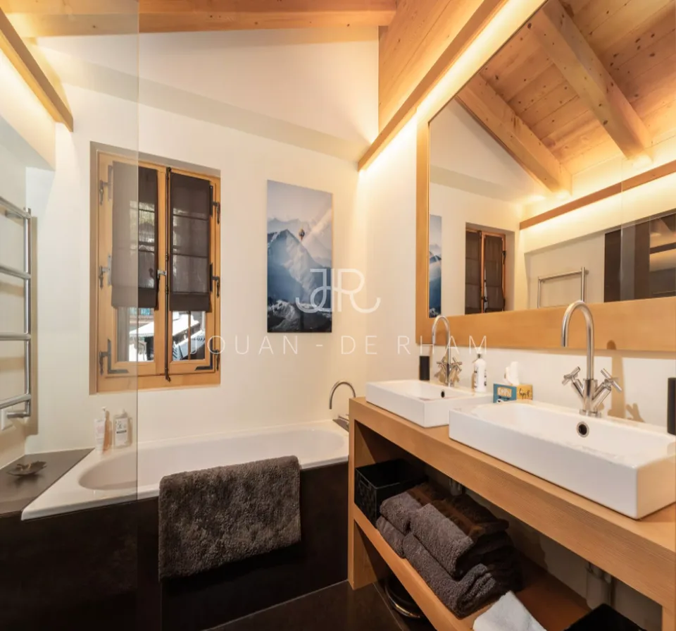 6 Zimmer Chalet in Rougemont | UrbanHome