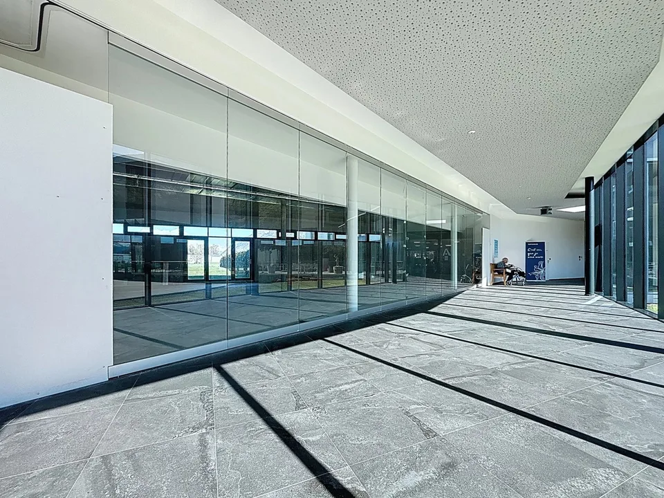 Schöne Handelsfläche von 459 m² auf 2 Ebenen im Centre Les Sources