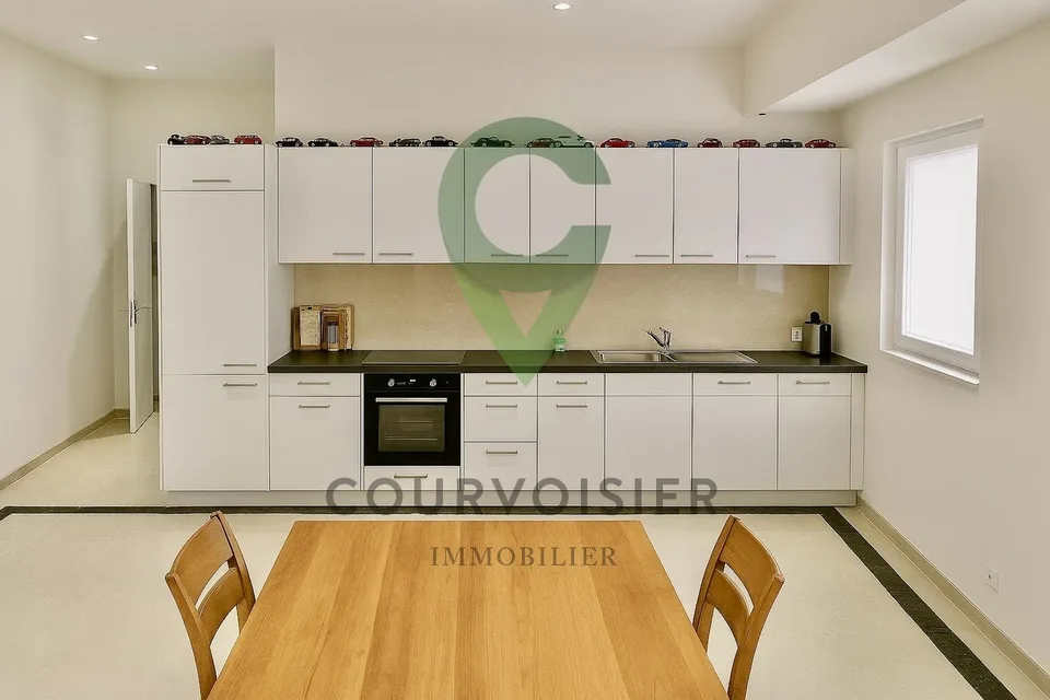 ESCLUSIVITÀ - Hall industriale premium di ca. 880 m² con uffici e parcheggi in affitto