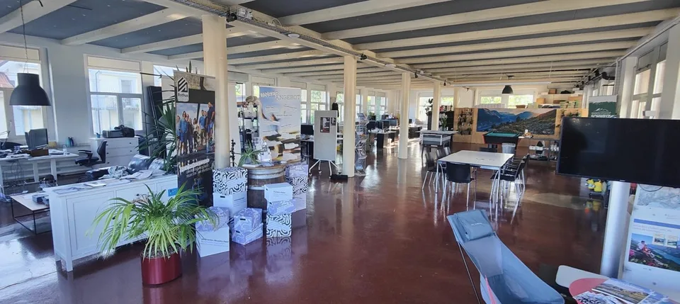 Hall avec colonnes pour démarrer - dans le ÖUFI AREAL !