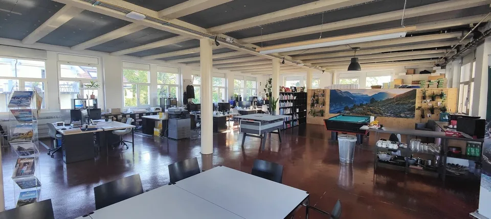 Hall avec colonnes pour démarrer - dans le ÖUFI AREAL !