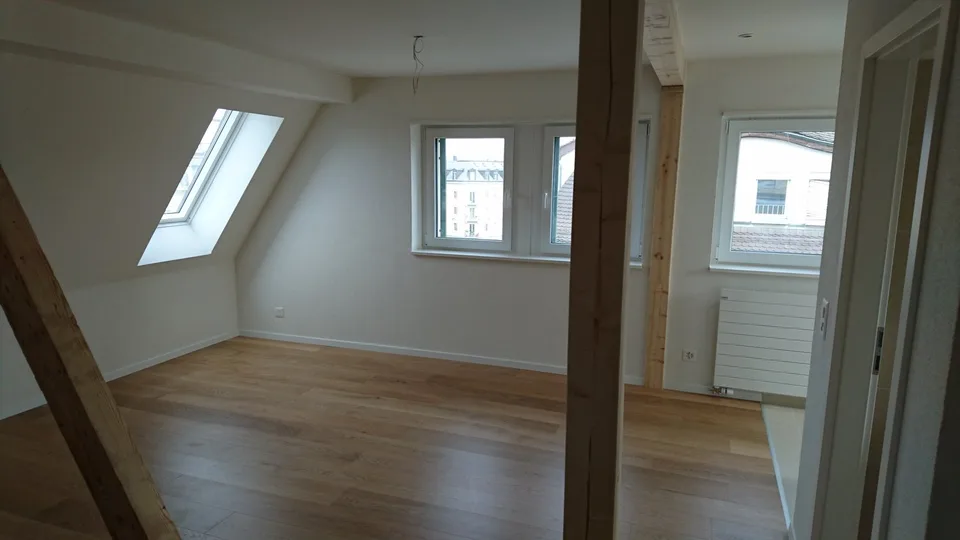 Charmante 2-Zimmer-Dachmaisonnette mit Dachterrasse