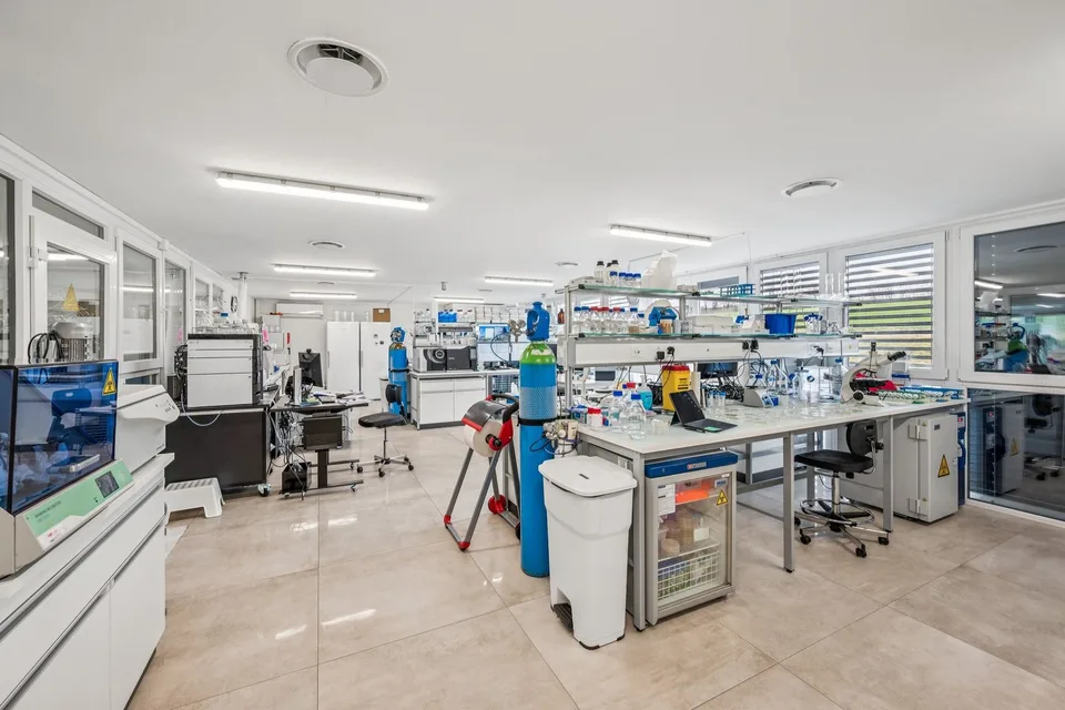 Laboratoriumsfläche mit Büroräumen zur Miete – Chavornay