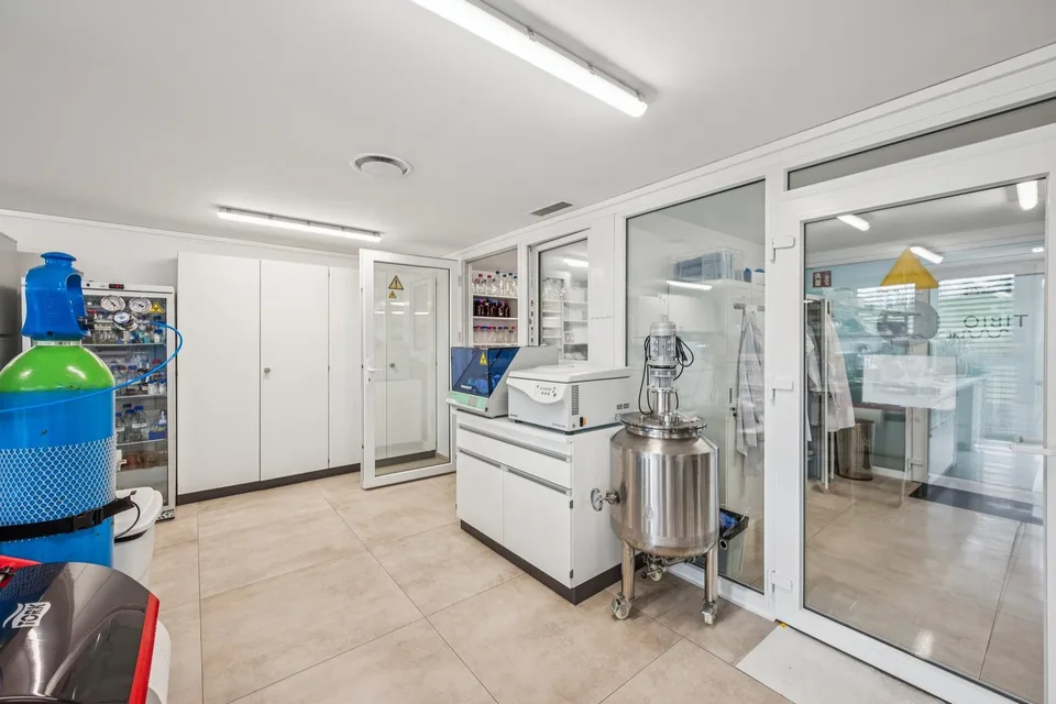 Laboratoriumsfläche mit Büroräumen zur Miete – Chavornay
