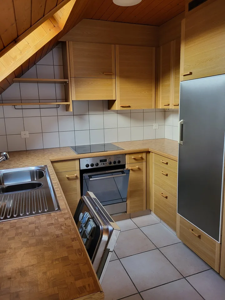 Grosszügige, helle Wohnung in 5-Familienhaus, in ruhigem und begrüntem Wohnquartier gelegen