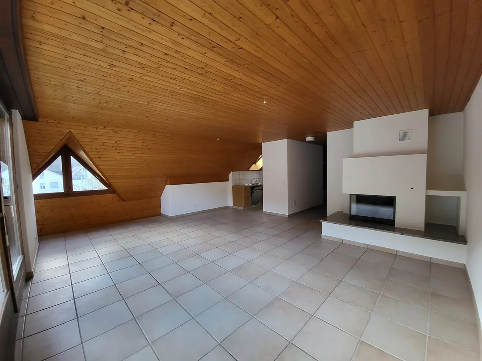 Grosszügige, helle Wohnung in 5-Familienhaus, in ruhigem und begrüntem Wohnquartier gelegen
