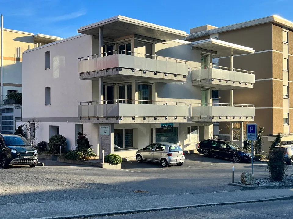 Locale Commerciale in Affitto a Canobbio con spazioso deposito annesso