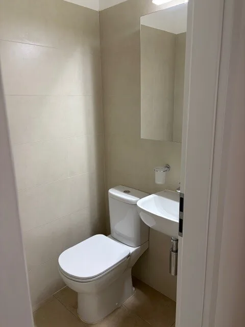 SOLEGGIATO 3.5 LOCALI IN STABILE CON PISCINA CONDOMINIALE