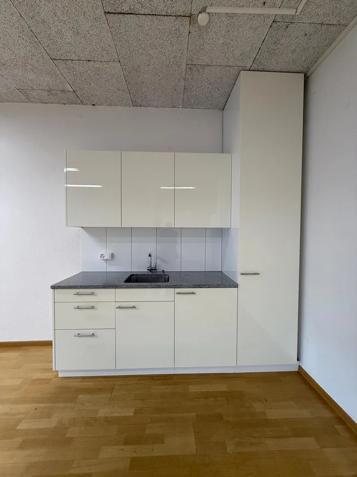 Spazio ufficio/negozio centrale a Belp (attività non alimentare) – foto 6 di 6