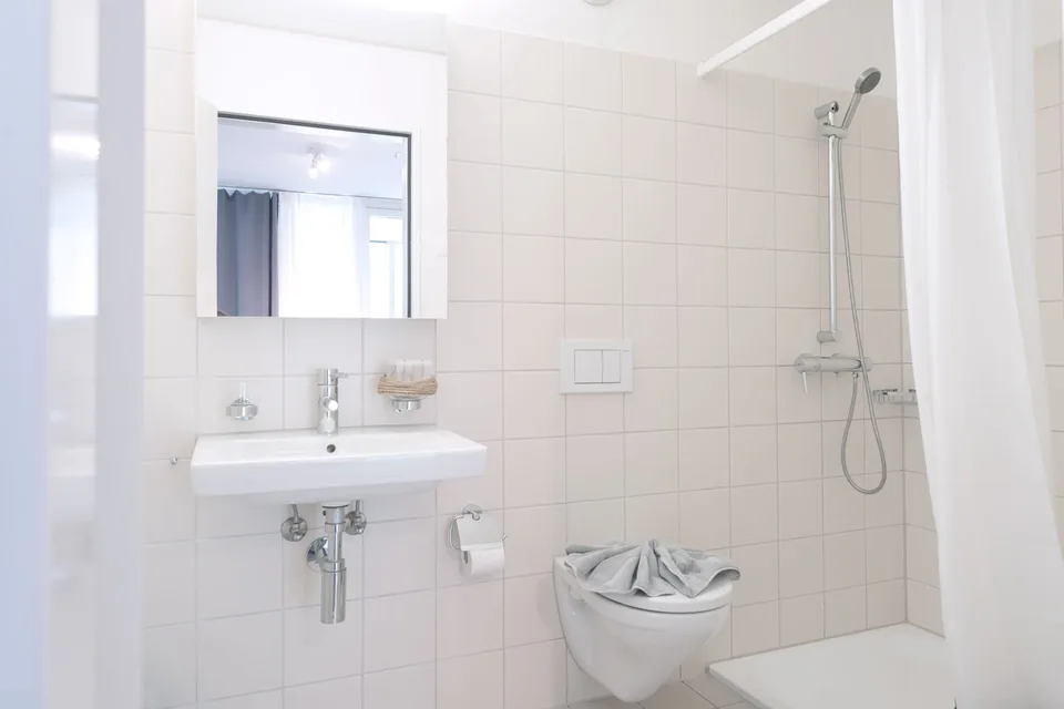 Moderne, möblierte 2-Zimmer-Wohnung mit Balkon in Luzern – foto 19 di 22