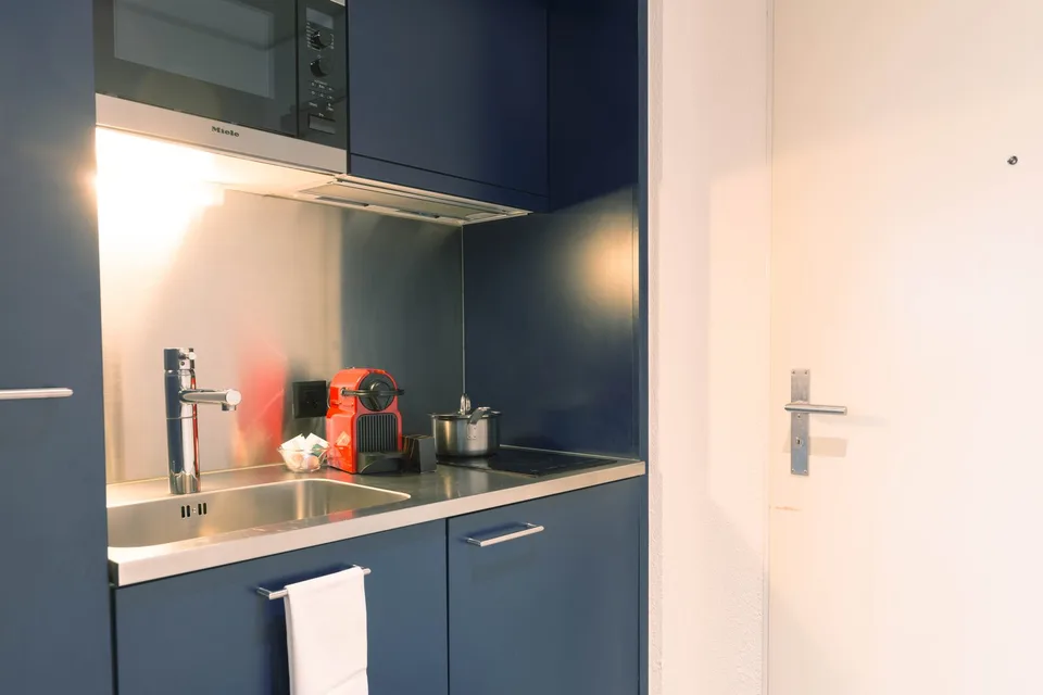 Moderne, möblierte 2-Zimmer-Wohnung mit Balkon in Luzern – foto 7 di 22