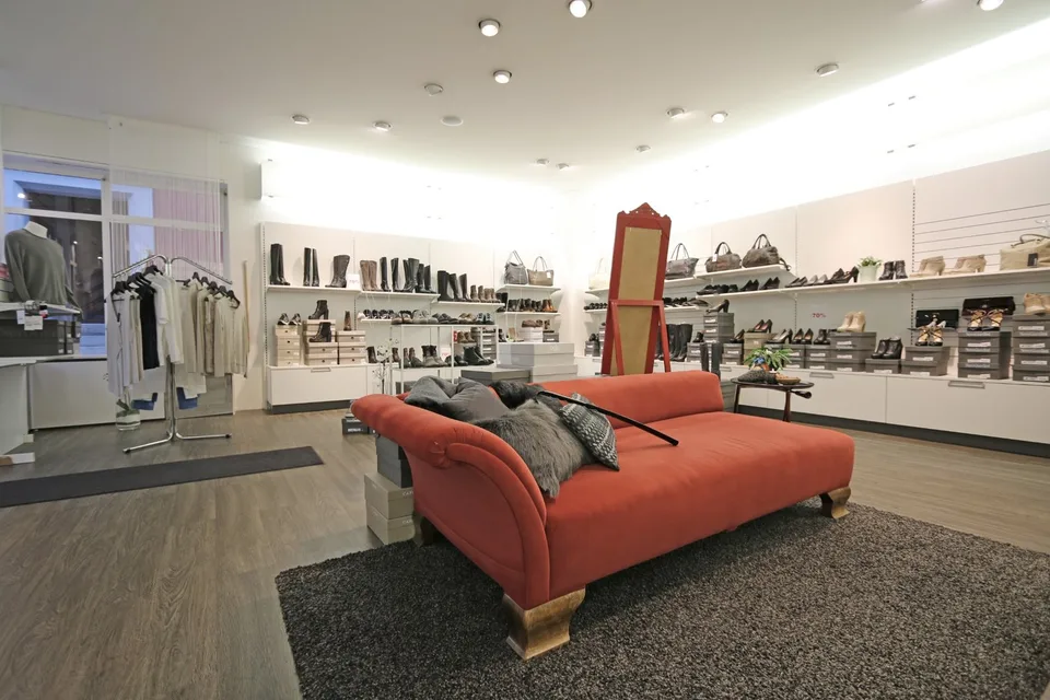 Locale commerciale / spazio professionale nel cuore di Bülach