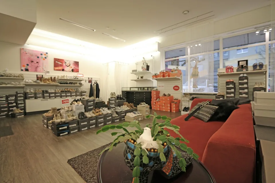 Locale commerciale / spazio professionale nel cuore di Bülach