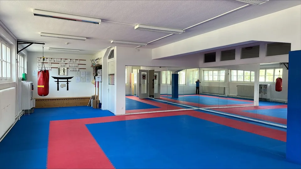 Spazio di pratica e servizio attraente nel centro di Huttwil