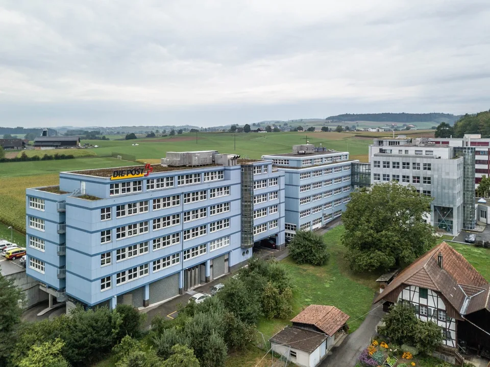 Grosszügige Büro-, Gewerbe- und Lagerflächen mit starker Parkierung zur Zwischennutzung