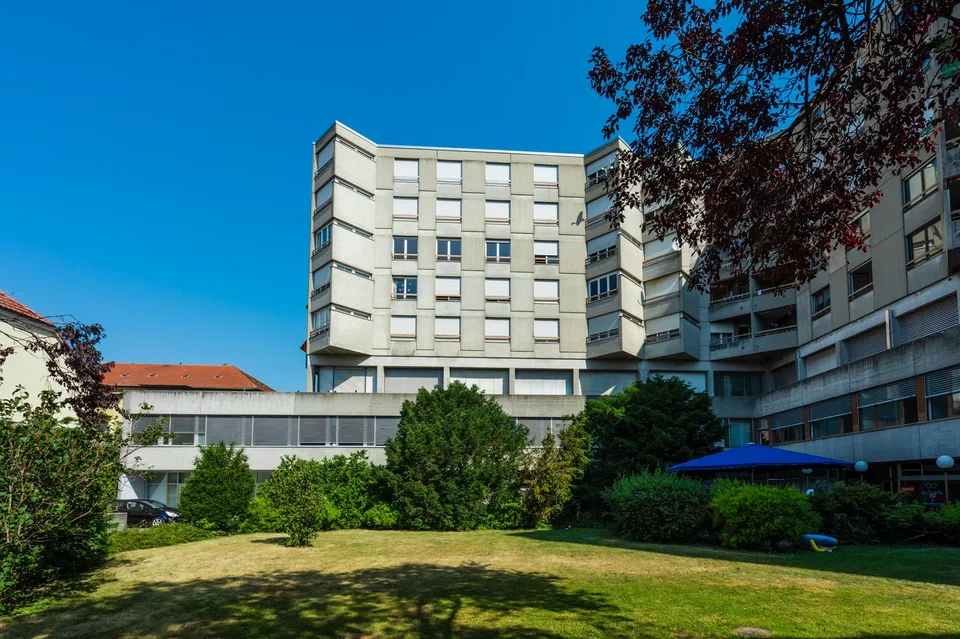 Einstellhallenplätze an zentraler Lage zu vermieten!