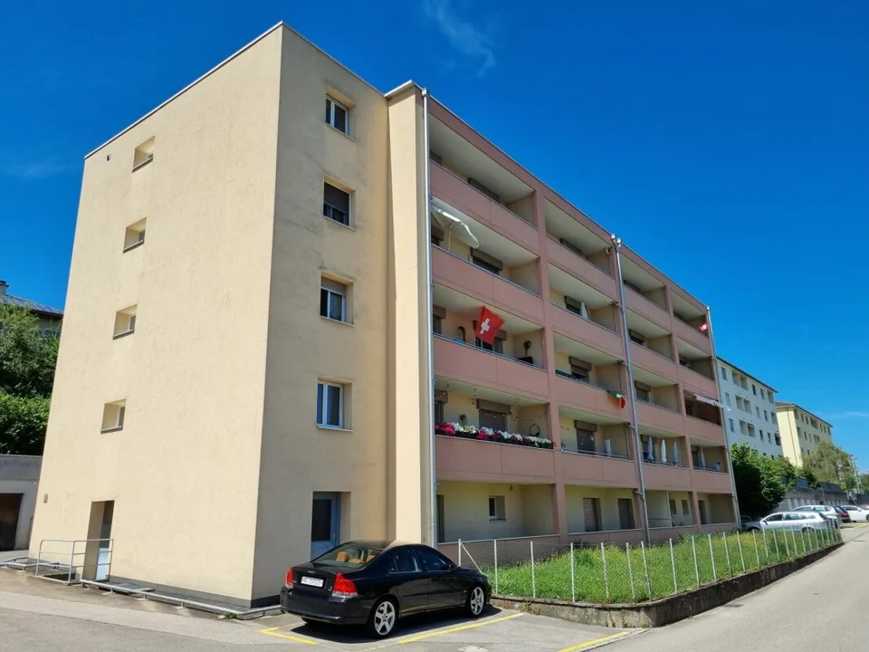 Studio mit Balkon im Untergeschoss