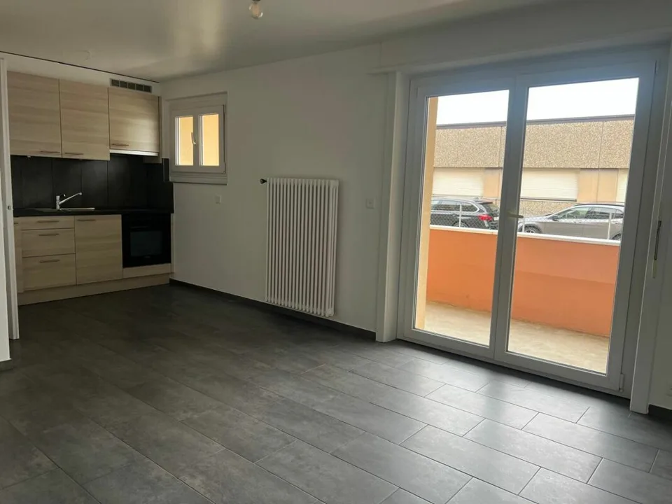 Studio mit Balkon im Untergeschoss