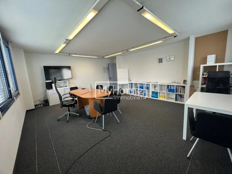 Verkaufsfläche von etwa 375 m2 zur Miete in Romanel-sur-Lausanne