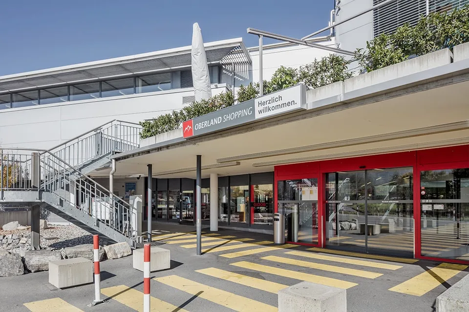 Espace commercial en Oberland avec connexion centrale – idéal pour les services et les pratiques