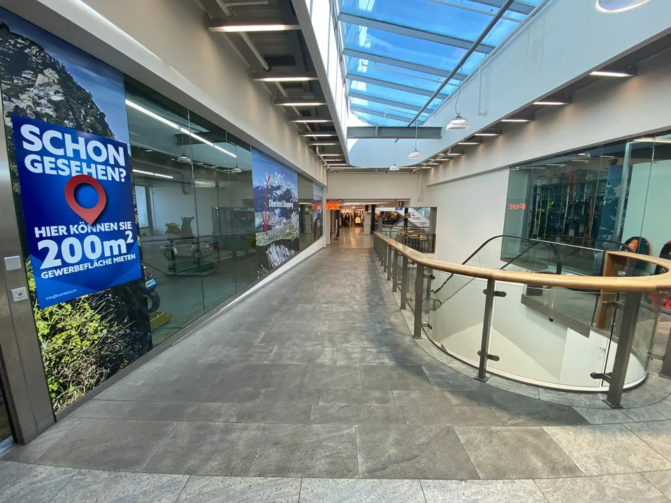 Espace commercial en Oberland avec connexion centrale – idéal pour les services et les pratiques