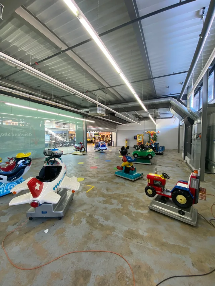 Espace commercial en Oberland avec connexion centrale – idéal pour les services et les pratiques