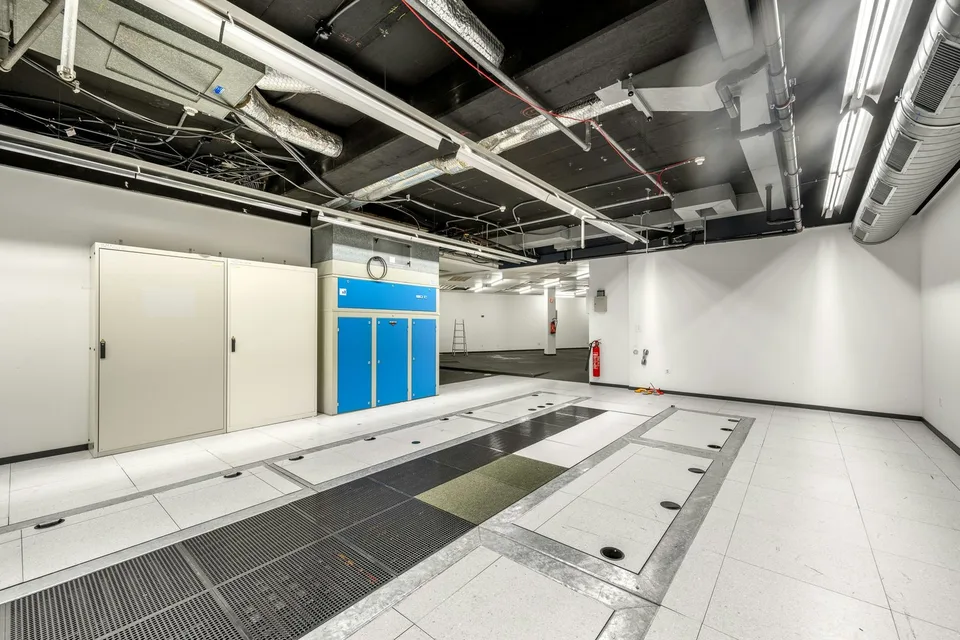 Travail & Stockage dans un emplacement idéal - Bureau avec grande surface de stockage – photo 9 sur 13