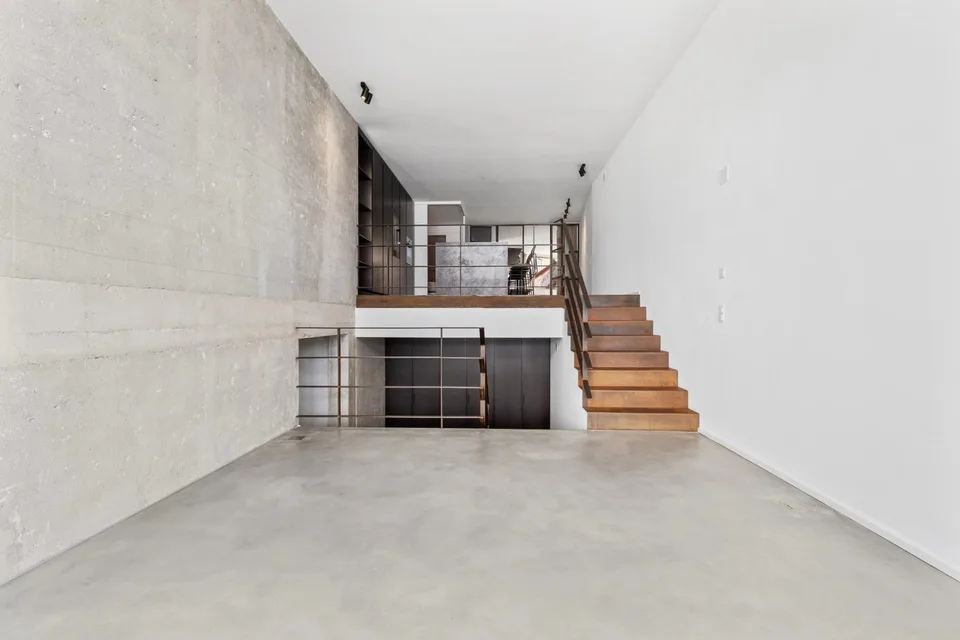 Bel appartement / loft au 4ème étage de 2.5 pièces avec possibilités d'en faire à 3.5 pièces de 150m2