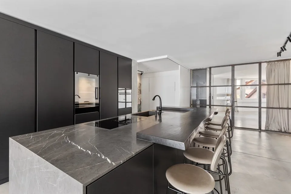 Bel appartement / loft au 4ème étage de 2.5 pièces avec possibilités d'en faire à 3.5 pièces de 150m2