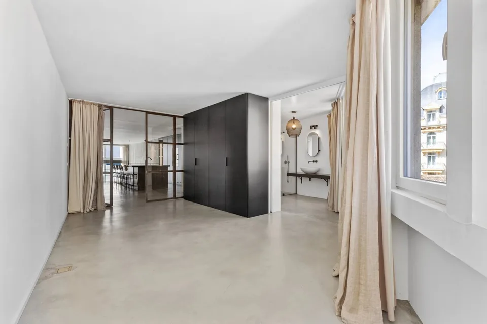 Bel appartement / loft au 4ème étage de 2.5 pièces avec possibilités d'en faire à 3.5 pièces de 150m2 – photo 8 sur 13