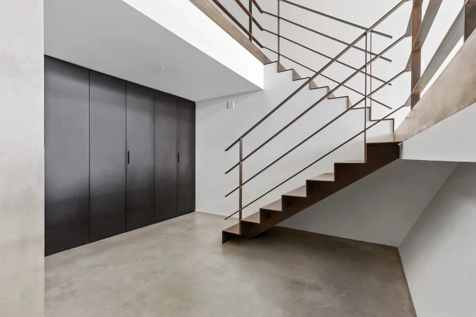 Bel appartement / loft au 4ème étage de 2.5 pièces avec possibilités d'en faire à 3.5 pièces de 150m2
