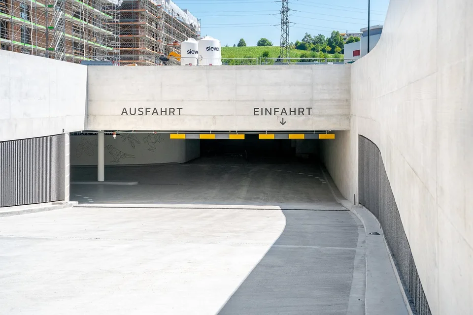 Tiefgaragenplatz in moderner Wohnanlage in Adliswil