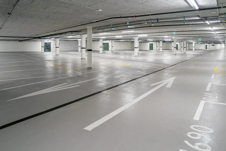 Posto auto in una residenza moderna ad Adliswil