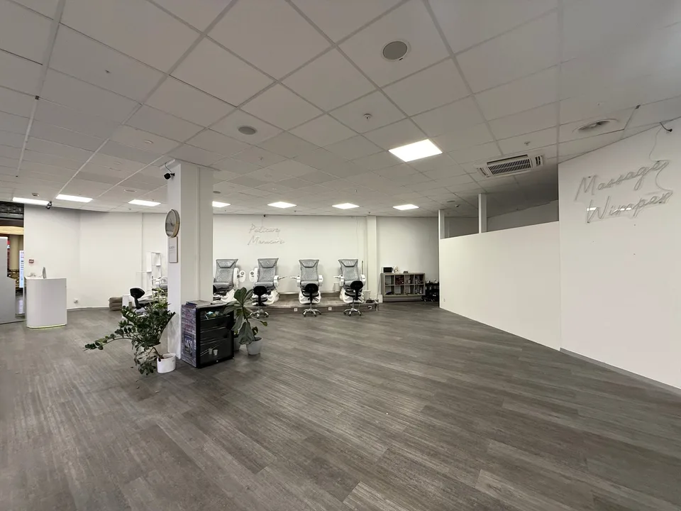 Espace commercial moderne à louer au centre Migros Wiedikon