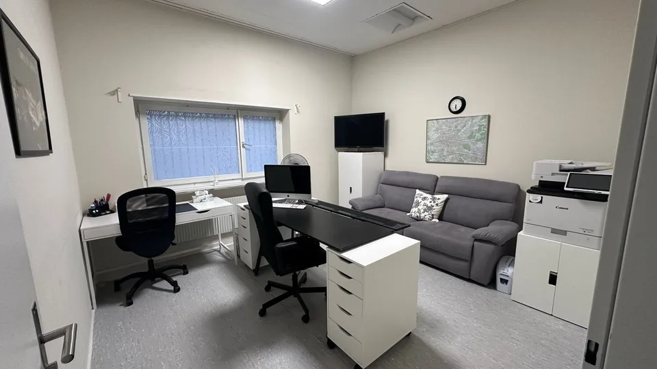 Grosszügige Büro/Atelier- und/oder Verkaufs-Räumlichkeiten am Wasgenring