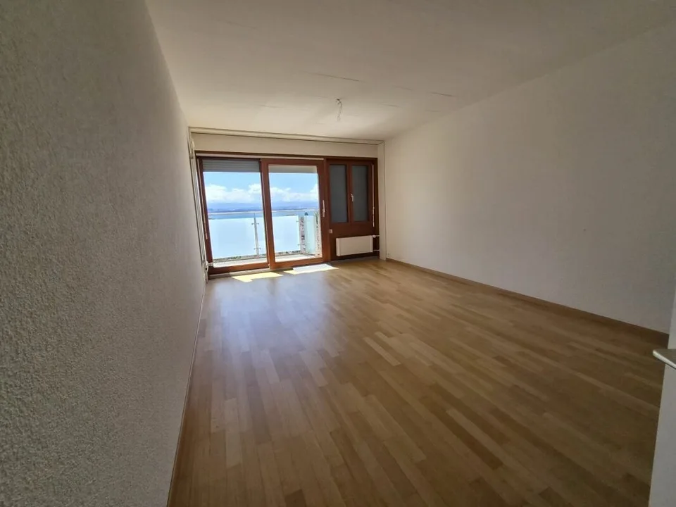 Studio avec balcon et vue sur le lac