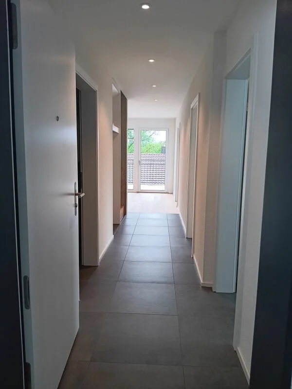 Habiter et travailler sous un même toit dans un appartement de rêve de 4,5 pièces avec galerie