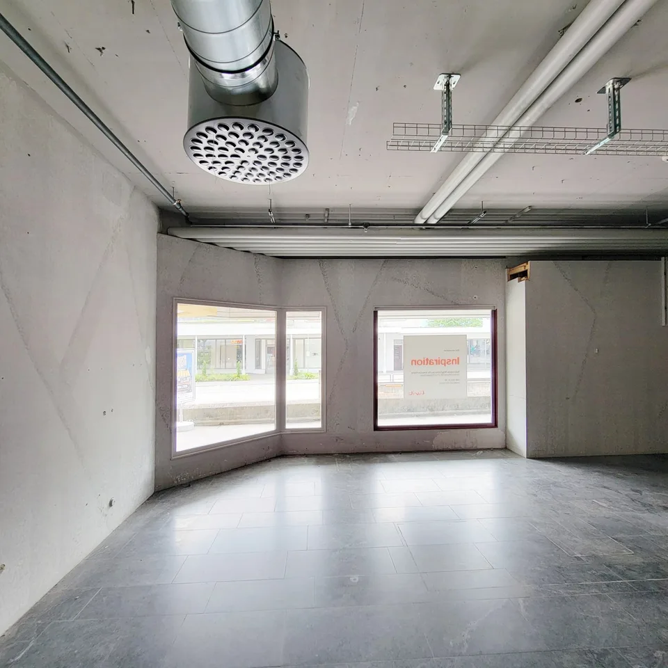 93m² - Spazio commerciale emozionante direttamente nel centro di Unterseen