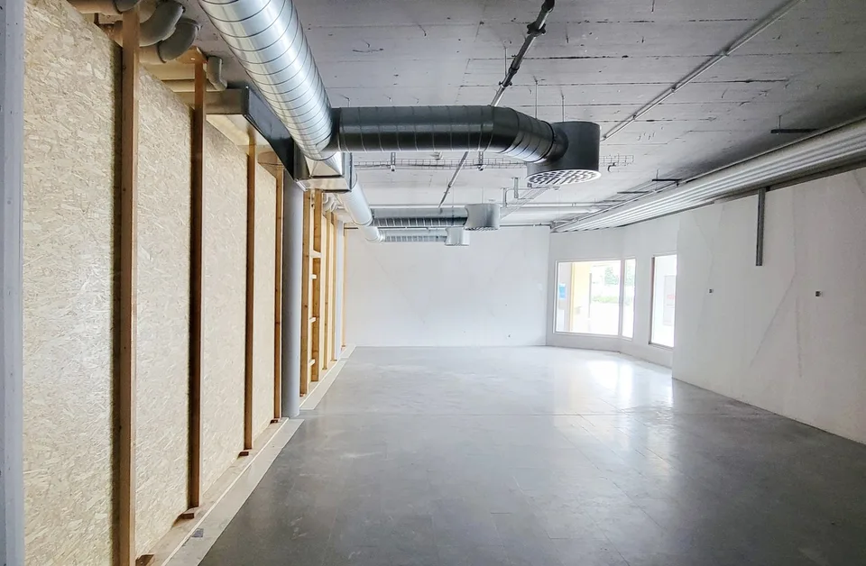 93m² - Spazio commerciale emozionante direttamente nel centro di Unterseen